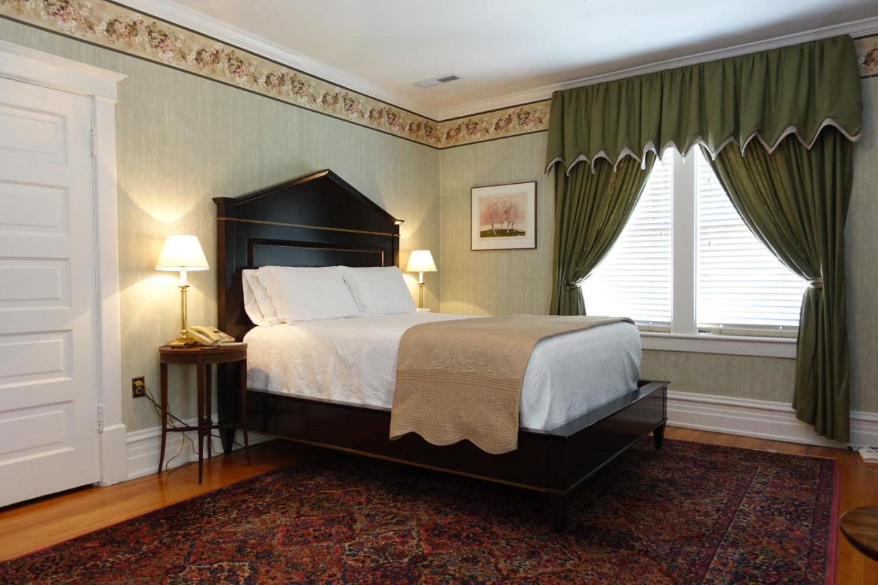 Queen Room - Maclellan House