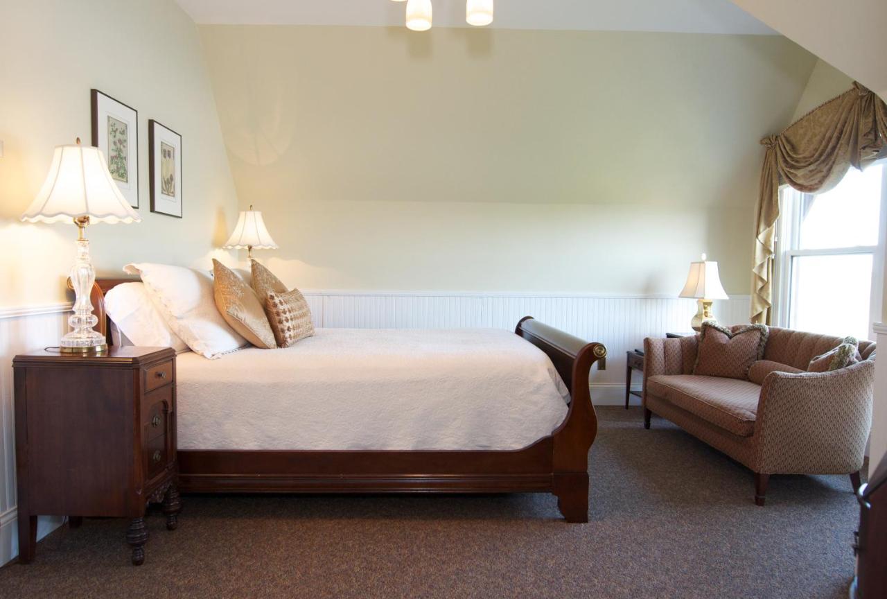 Queen Room with Spa Tub - Gentry - Maclellan House