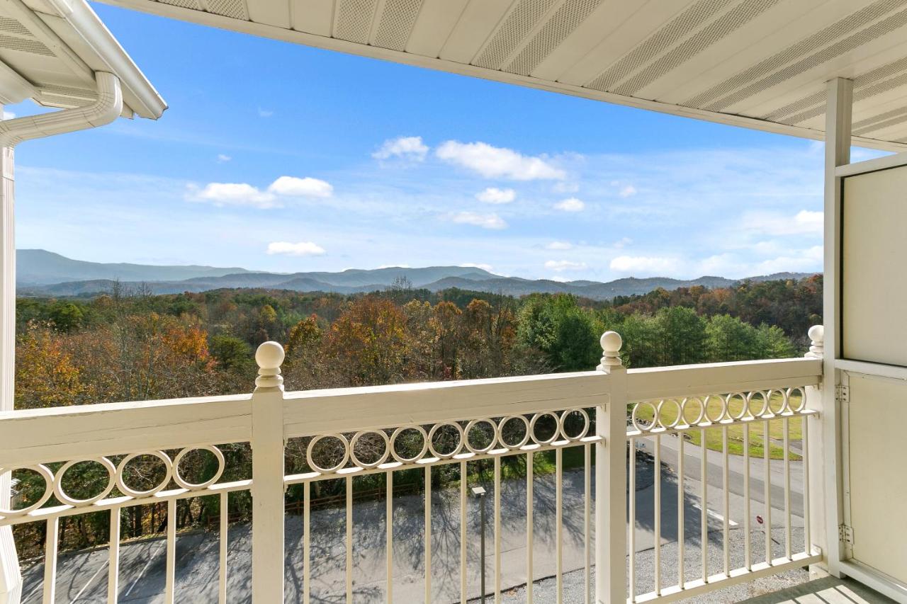 Suite with Mountain View